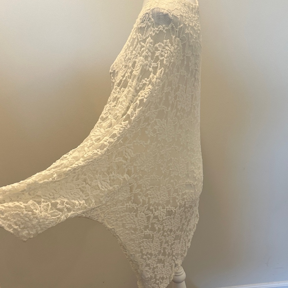 Dantelle Lace Tunic Top - Picture 5 of 6